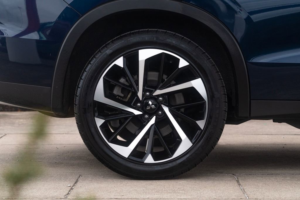 Used 2024 Mitsubishi Outlander SE Black Edition image 13