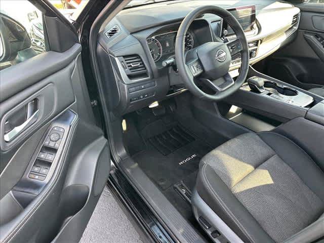 Used 2026 Nissan Rogue SV FWD image 9