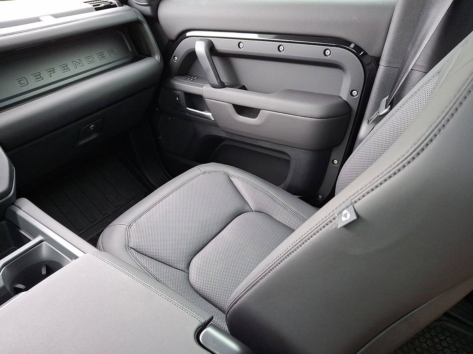 Certified 2025 Land Rover Defender 110 X-Dynamic SE image 11