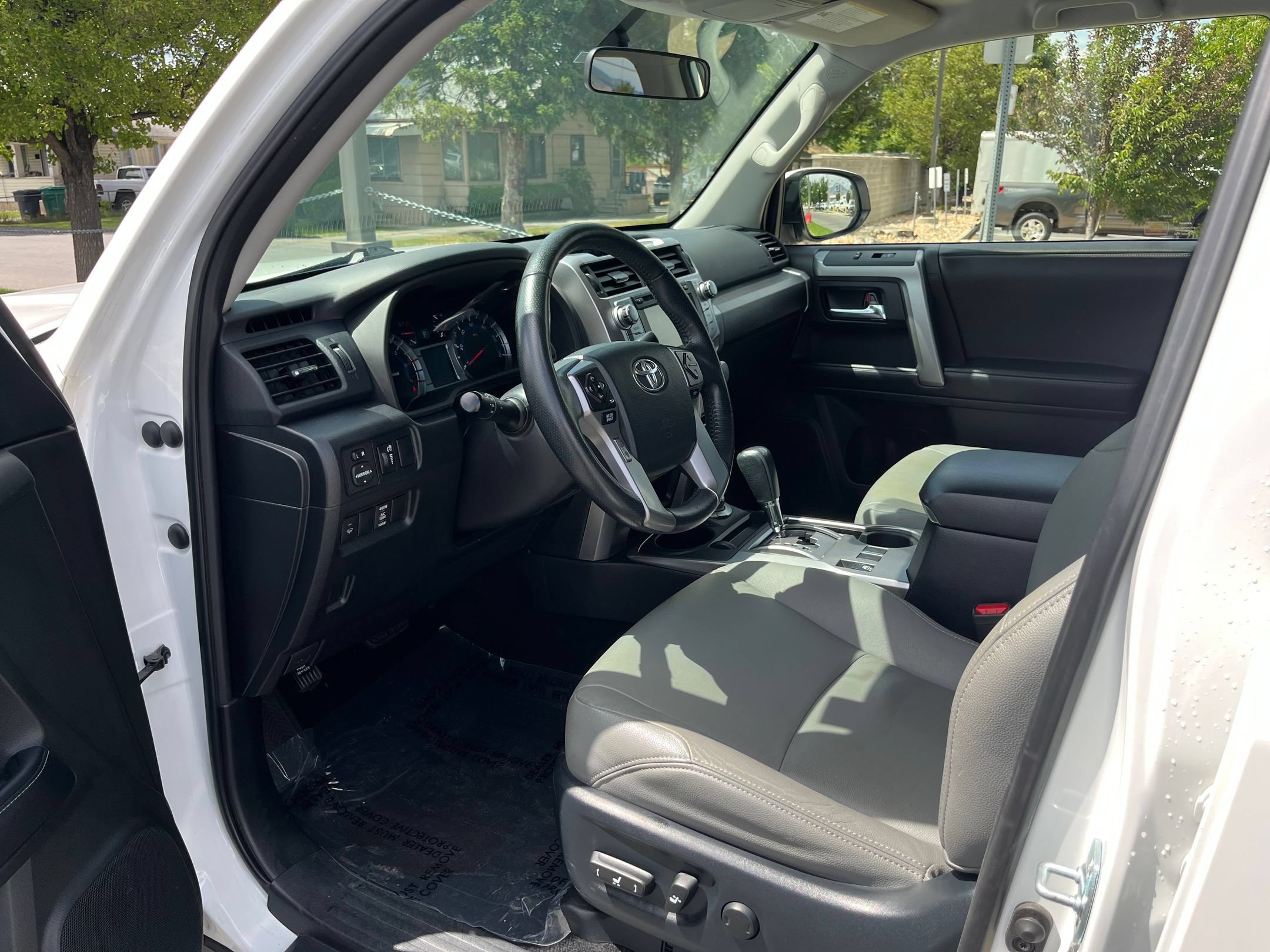 Used 2019 Toyota 4Runner SR5 AWD/4WD image 11