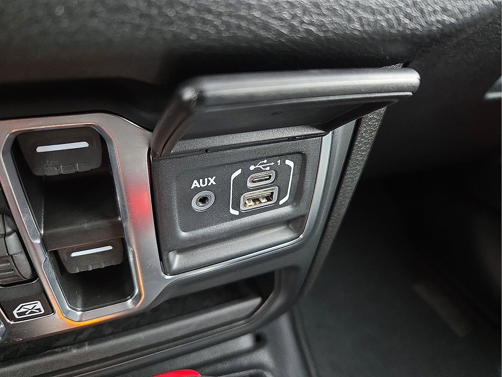 Used 2025 Jeep Gladiator Sport AWD/4WD image 22