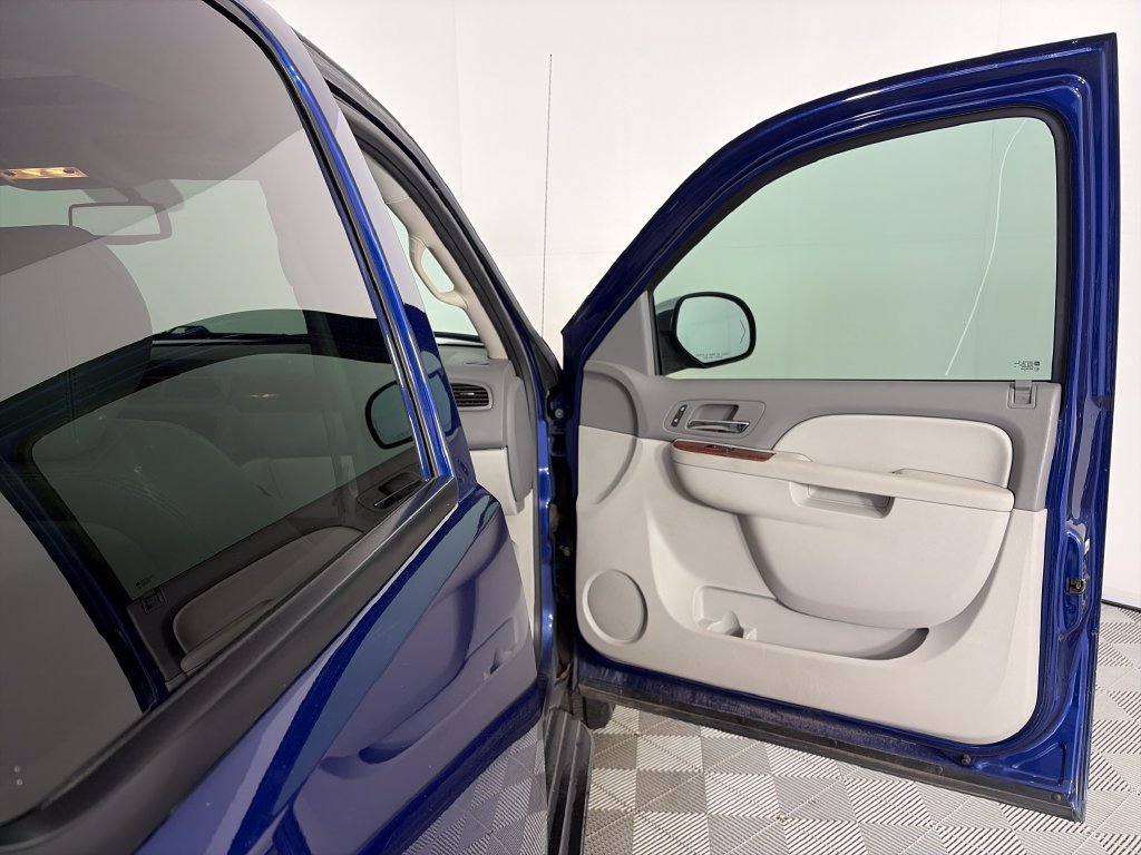 Used 2013 Chevrolet Avalanche LT w/ Texas Edition RWD image 29