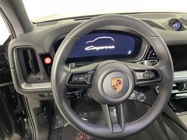 Used 2025 Porsche Cayenne image 37