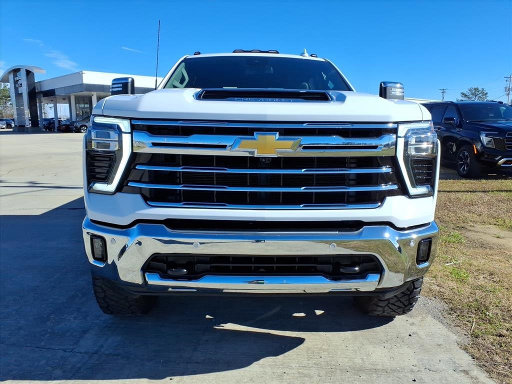 Used 2024 Chevrolet Silverado 2500 LTZ w/ LTZ Convenience Package image 2