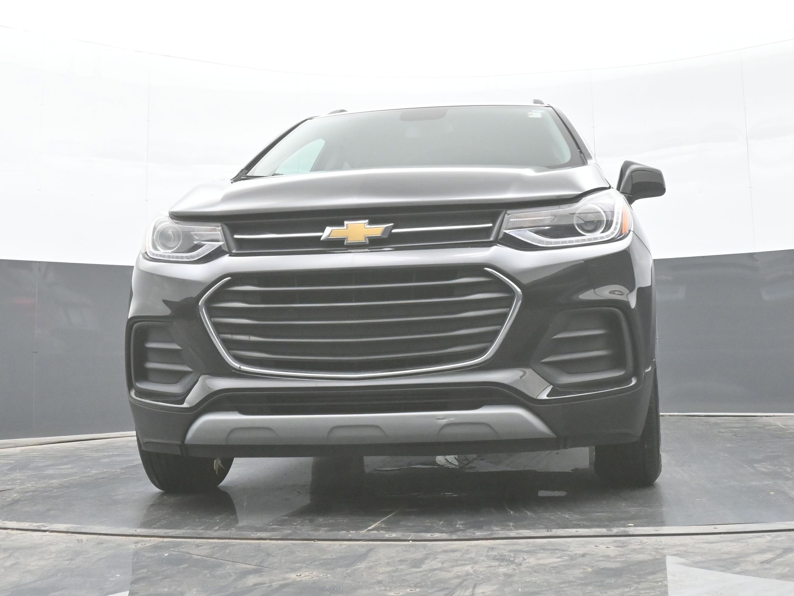 Used 2020 Chevrolet Trax LT w/ LT Convenience Package image 35