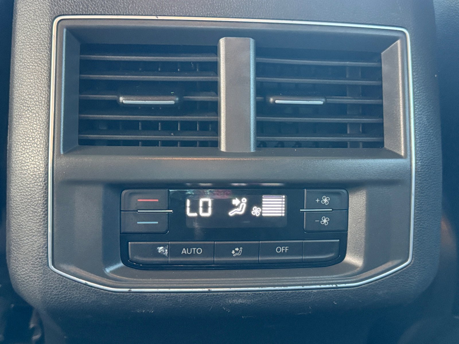 Used 2019 Volkswagen Atlas SE FWD image 16