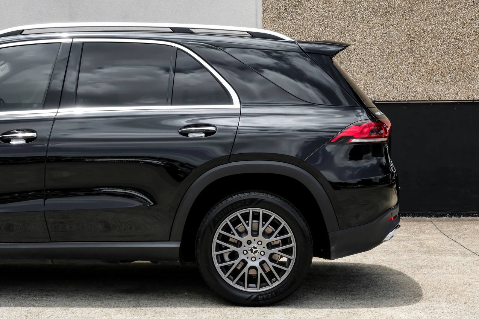 Used 2021 Mercedes-Benz GLE 350 w/ Premium Package image 17