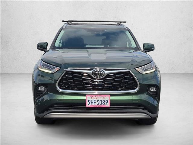 Used 2023 Toyota Highlander Platinum FWD video 2