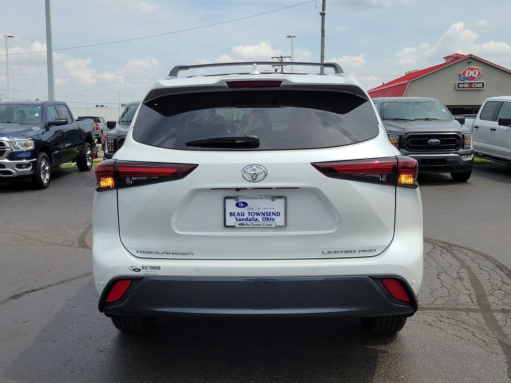 Used 2024 Toyota Highlander Limited AWD/4WD image 5