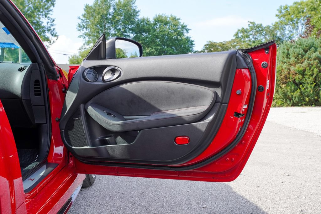 Used 2017 Nissan 370Z NISMO RWD image 33