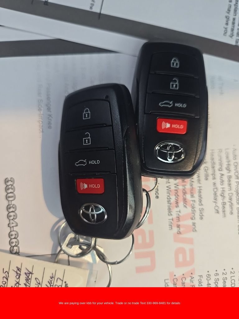 Used 2025 Toyota Camry SE AWD/4WD image 38
