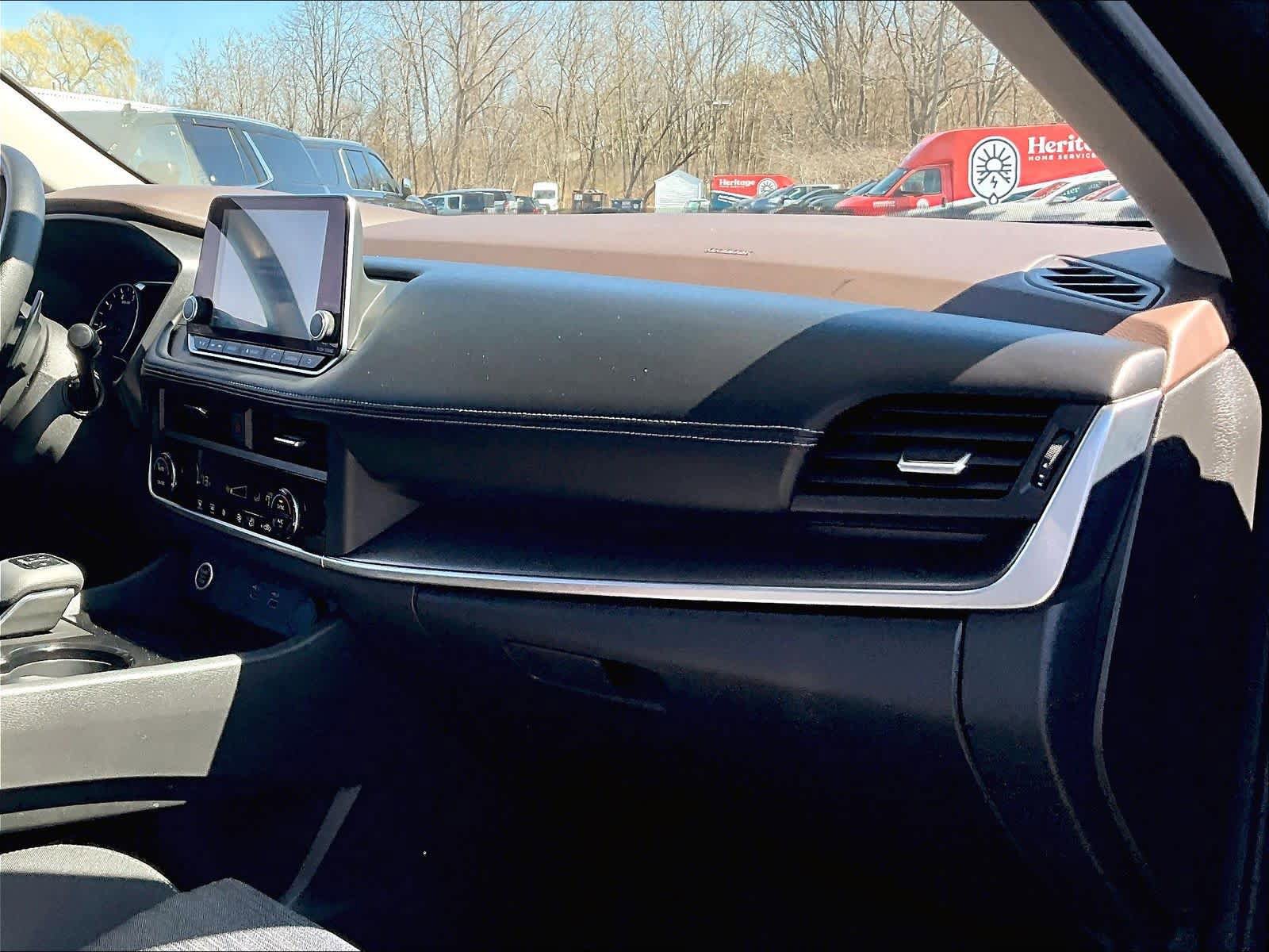 Used 2023 Nissan Rogue SV AWD/4WD image 21