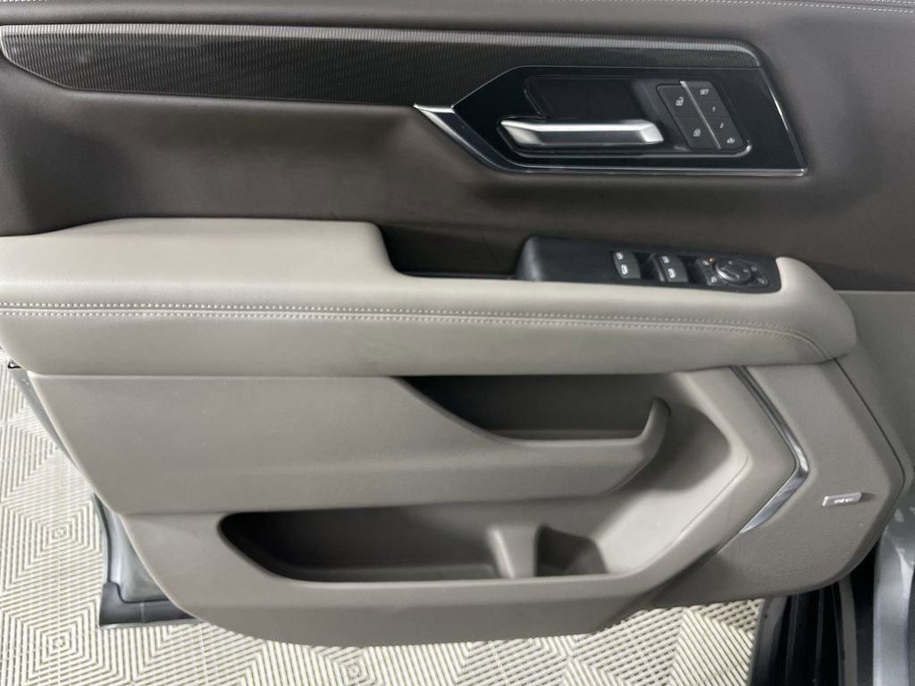 Used 2025 GMC Yukon XL Elevation image 21