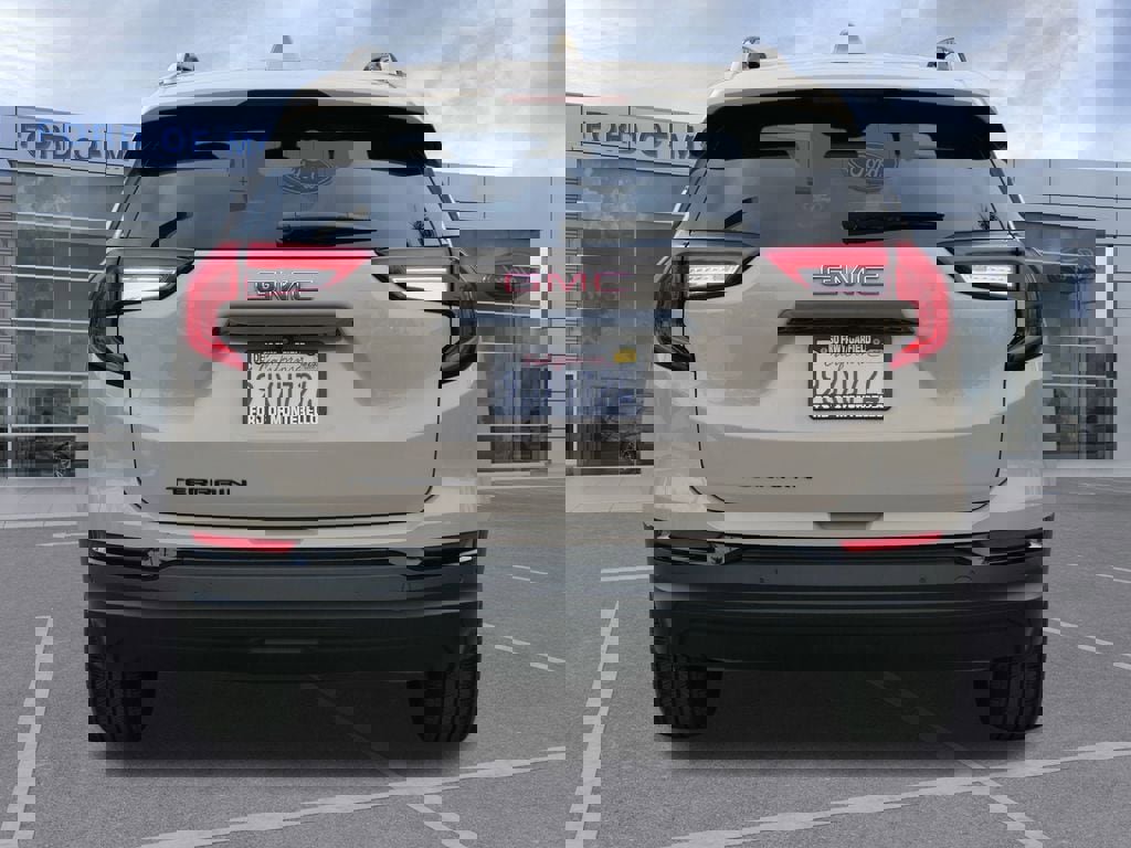 Used 2023 GMC Terrain SLT w/ Elevation Edition image 6
