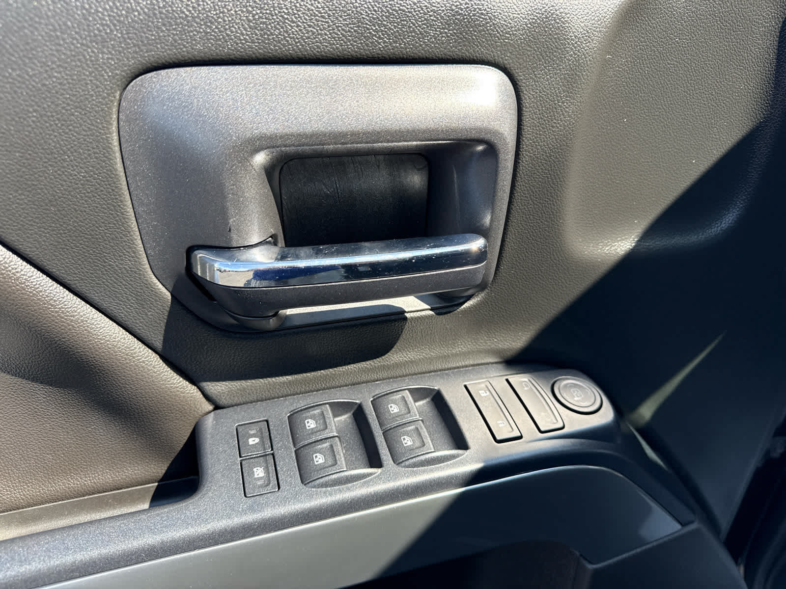 Used 2017 Chevrolet Silverado 1500 LT AWD/4WD image 10