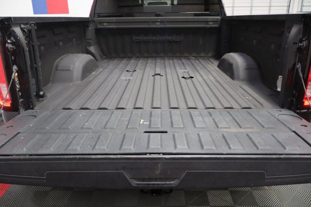 Used 2022 GMC Sierra 3500 Denali w/ Denali Black Diamond Edition AWD/4WD image 37