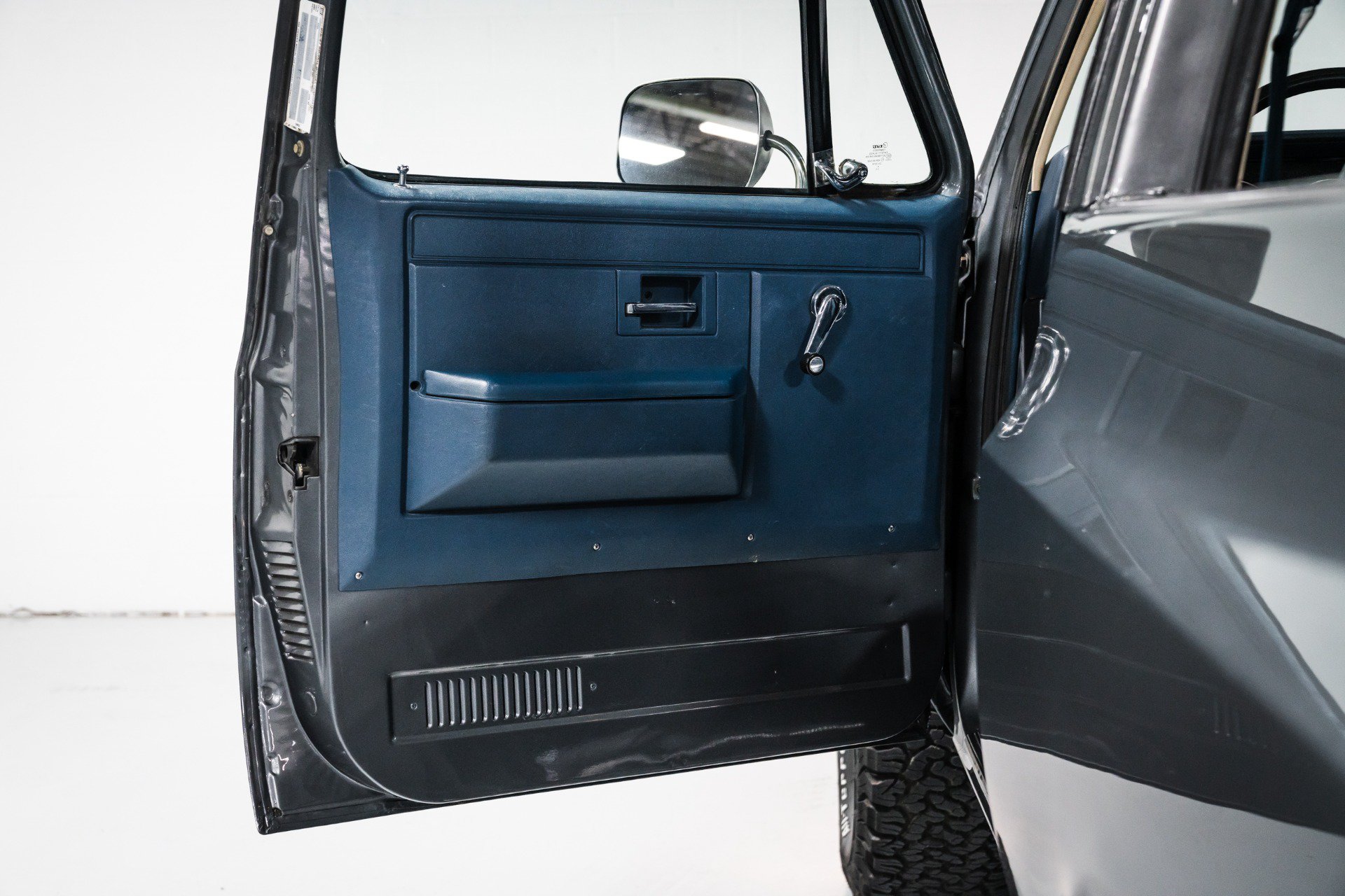 Used 1987 Chevrolet Blazer 4WD image 18
