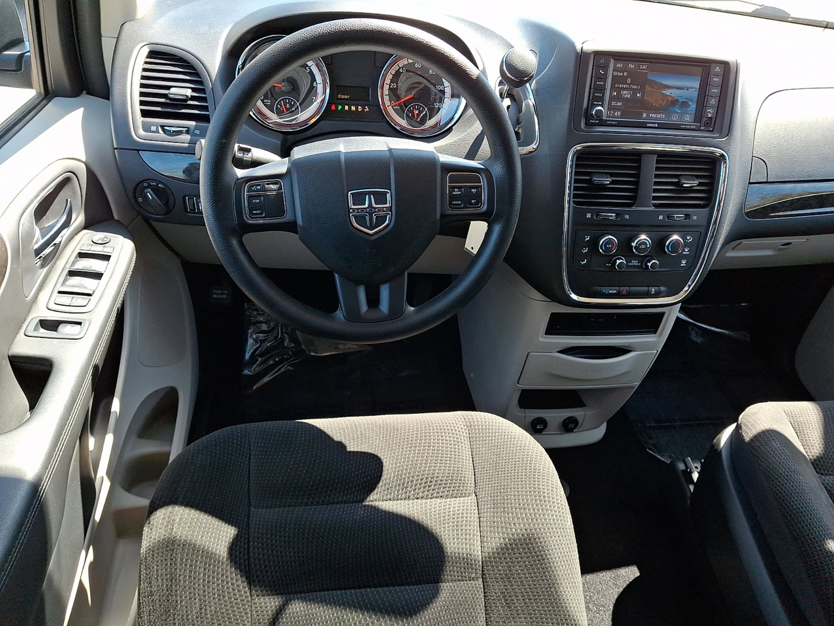 Certified 2018 Dodge Grand Caravan SE w/ UConnect Hands-Free Group image 12