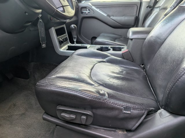 Used 2011 Nissan Pathfinder SV AWD/4WD image 9
