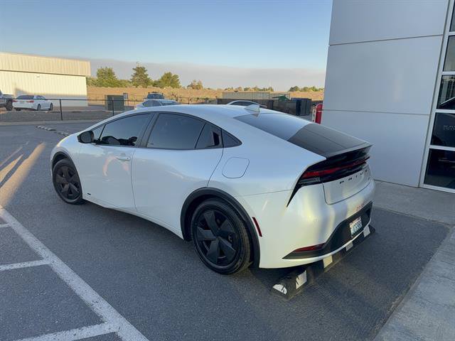 Used 2023 Toyota Prius LE AWD/4WD image 2