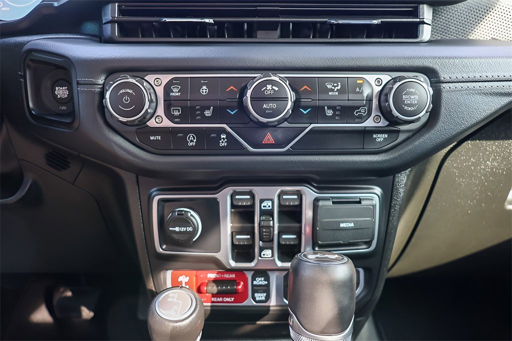 Used 2025 Jeep Wrangler Unlimited Rubicon image 16