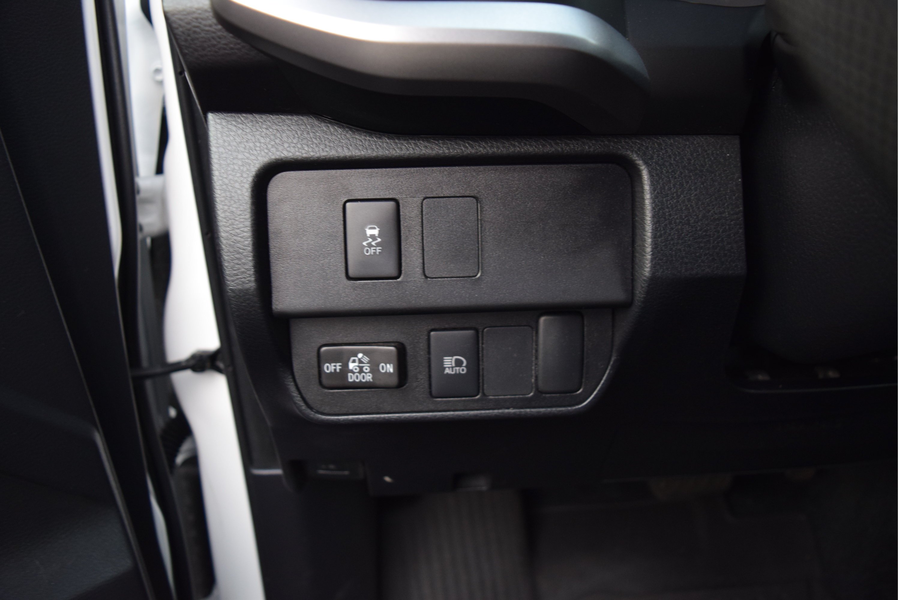 Used 2023 Toyota Tacoma SR5 AWD/4WD image 13