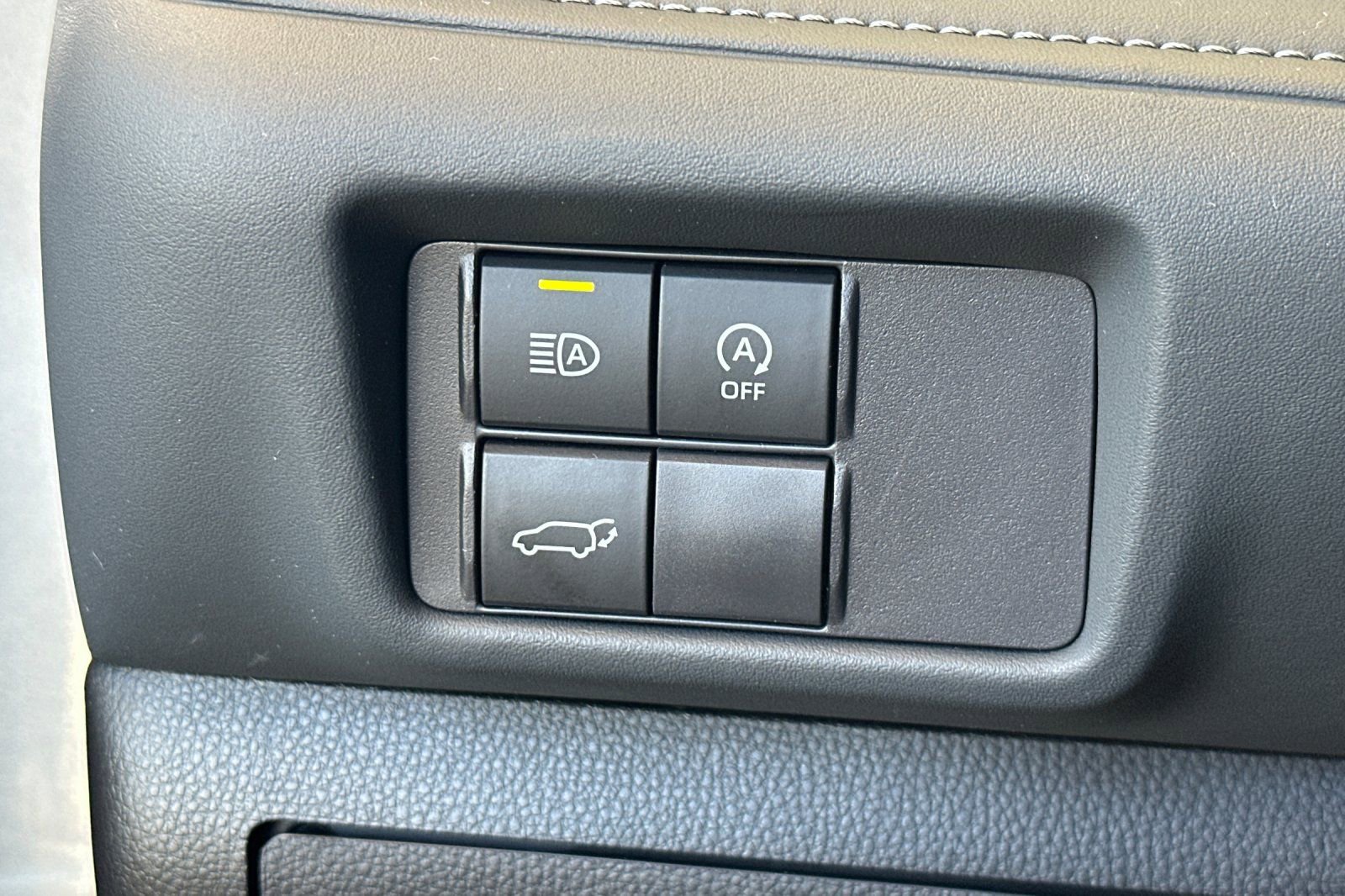 Used 2025 Toyota Highlander XLE AWD/4WD image 32