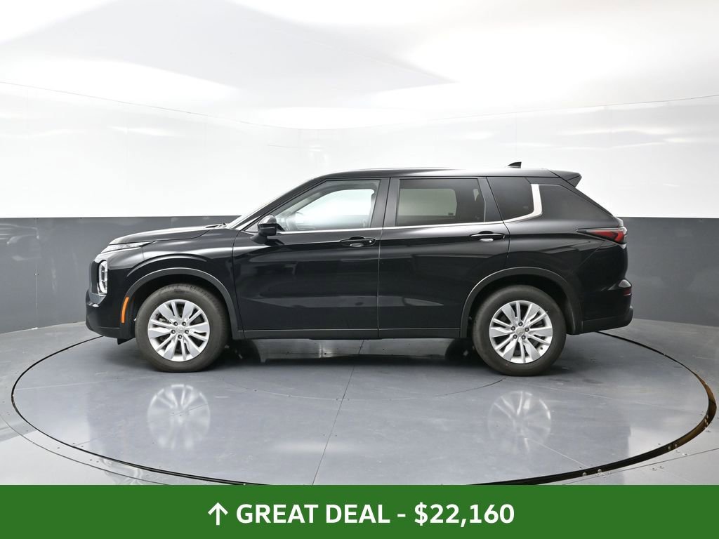Used 2025 Mitsubishi Outlander ES image 11