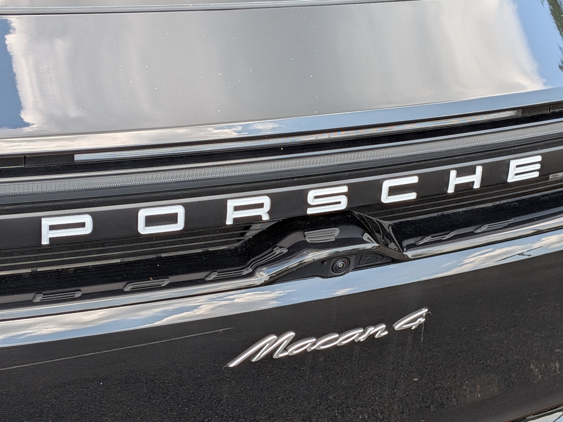 Used 2025 Porsche Macan 4 Electric AWD/4WD image 24