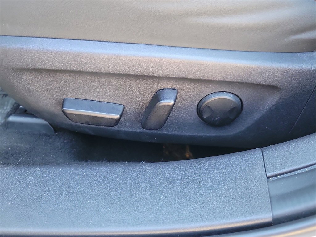 Used 2024 MAZDA MAZDA3 s image 24