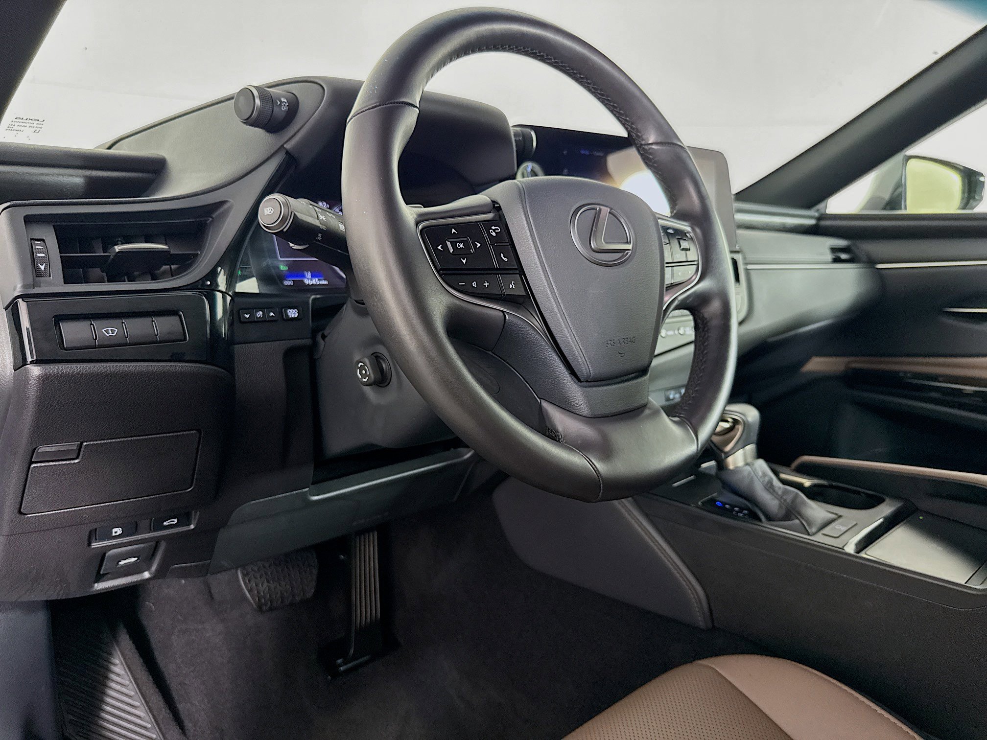 Used 2024 Lexus ES 350 w/ Premium Package image 22