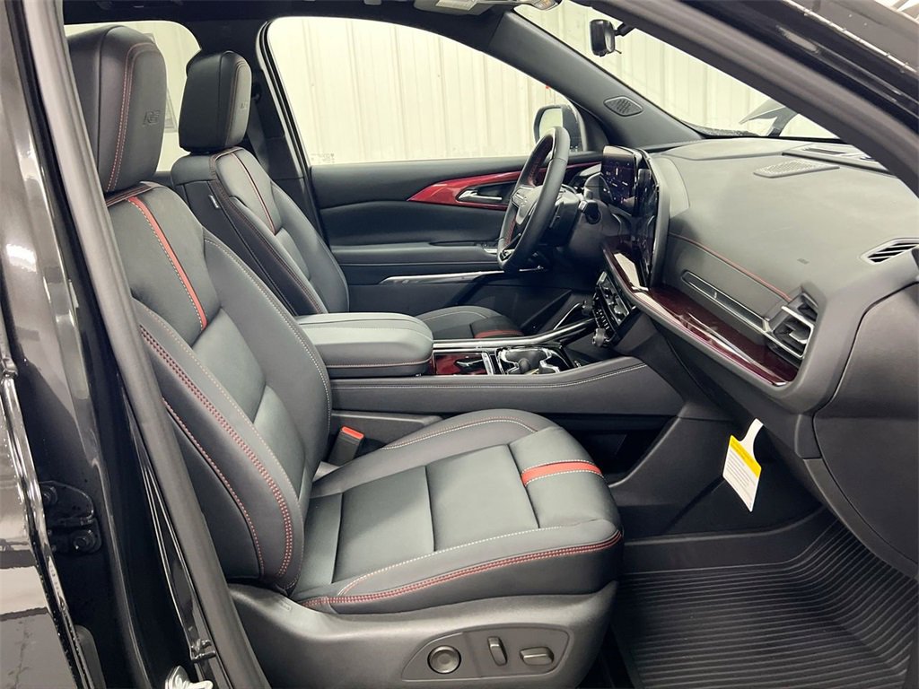New 2026 Chevrolet Traverse RS w/ LPO, Floor Liner Package image 23