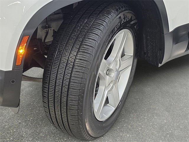 Used 2023 Land Rover Defender 130 SE image 32