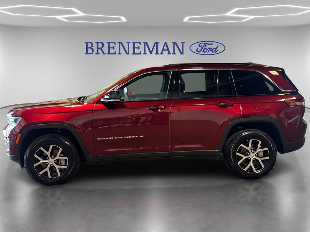 Used 2025 Jeep Grand Cherokee Limited w/ Luxury Tech Group II AWD/4WD image 11