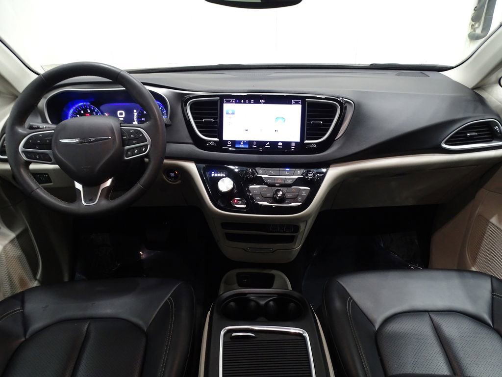 Used 2023 Chrysler Pacifica Touring-L image 30