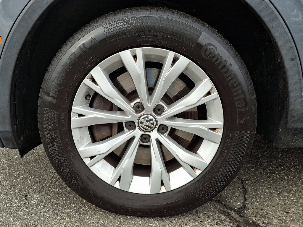 Used 2018 Volkswagen Tiguan SE w/ Front Fog Lights Package image 5
