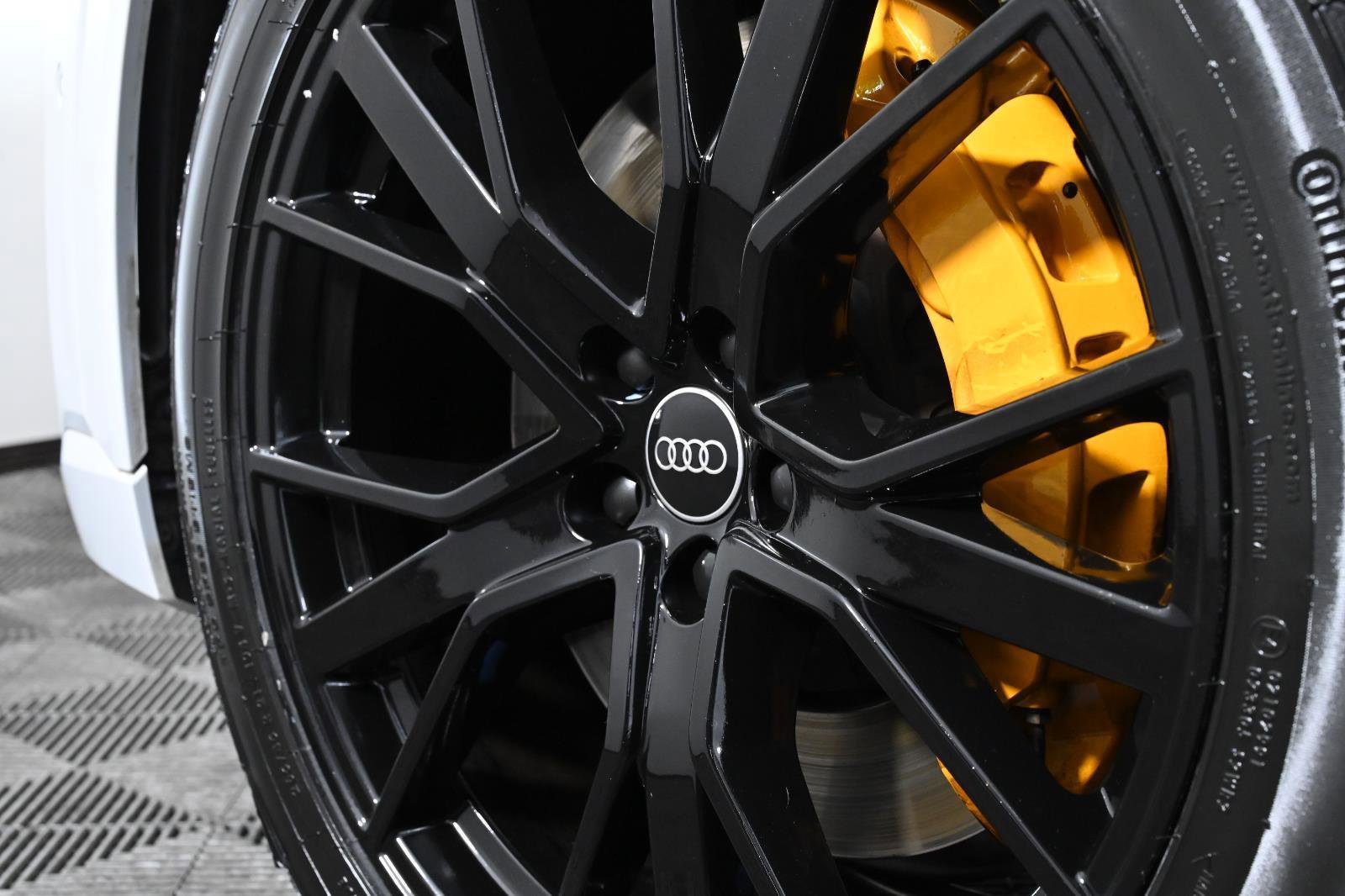 Used 2022 Audi e-tron Chronos image 36