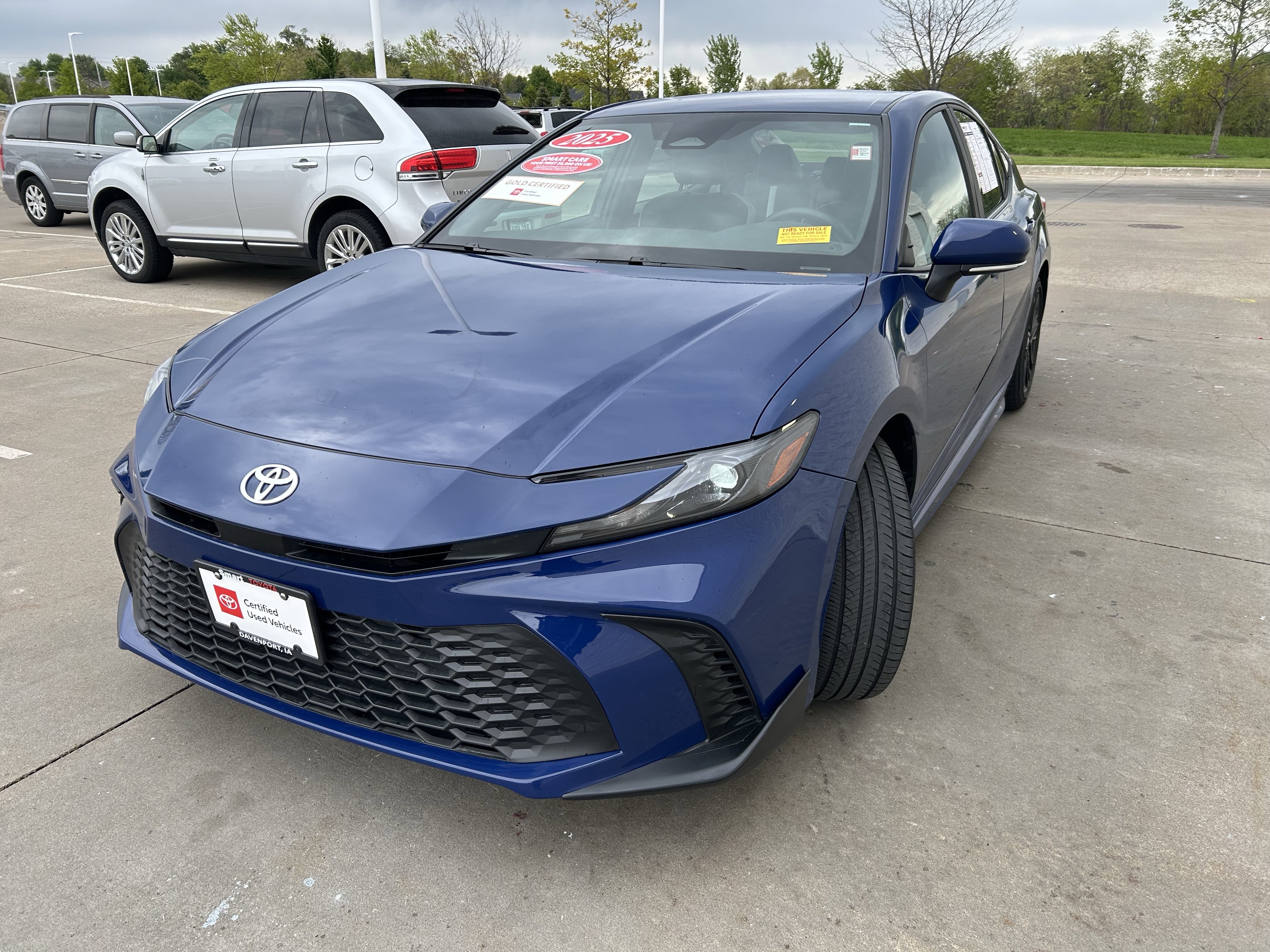 Used 2025 Toyota Camry SE FWD image 3