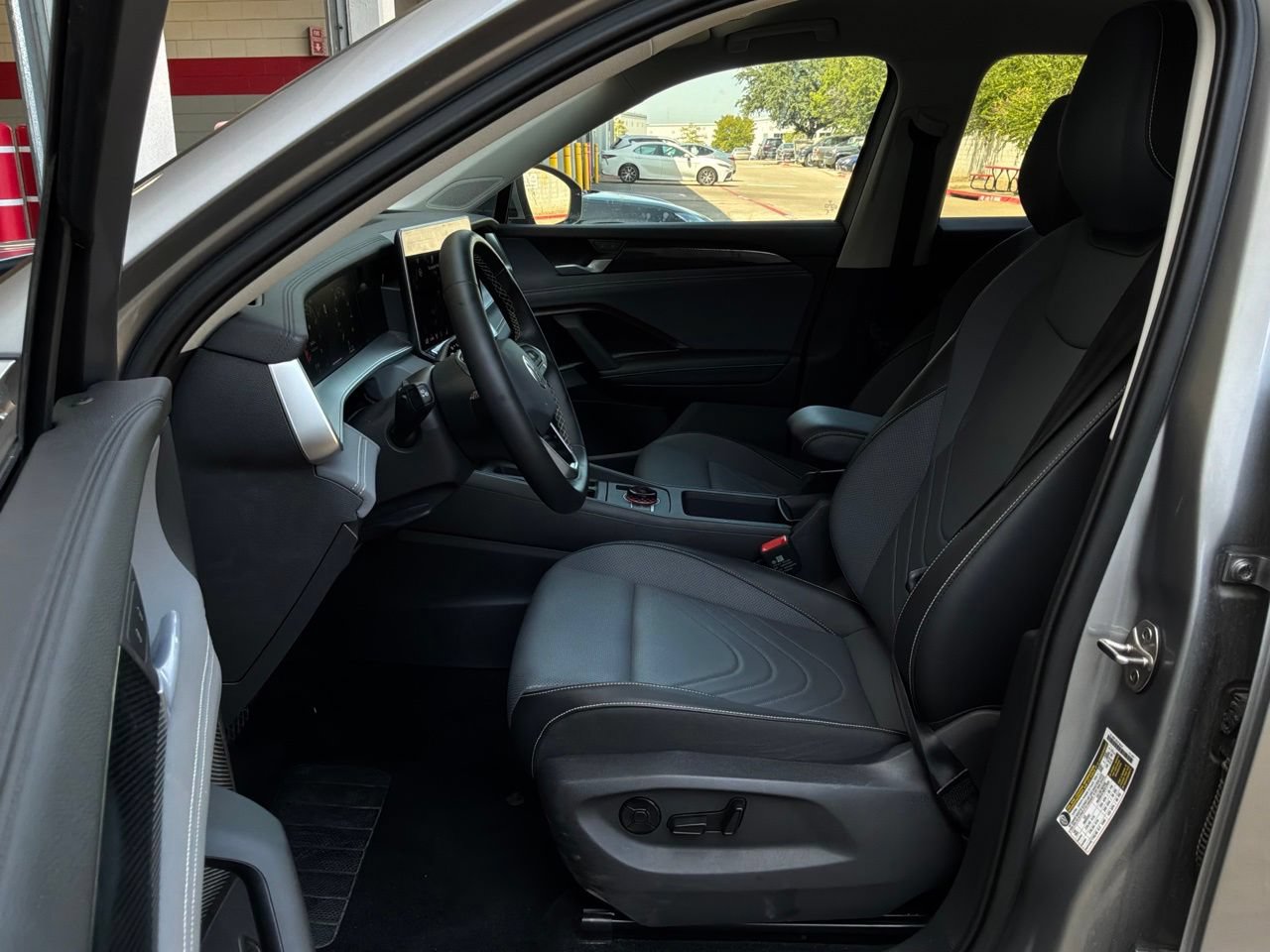 Used 2026 Volkswagen Tiguan SE FWD image 10