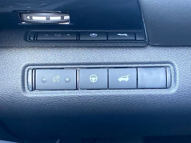 New 2025 Nissan Pathfinder SV w/ Black Appearance Package image 15