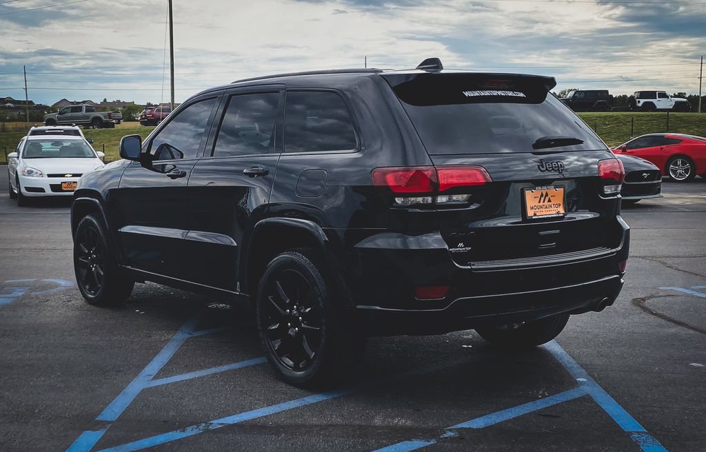 Used 2021 Jeep Grand Cherokee Laredo X AWD/4WD image 8