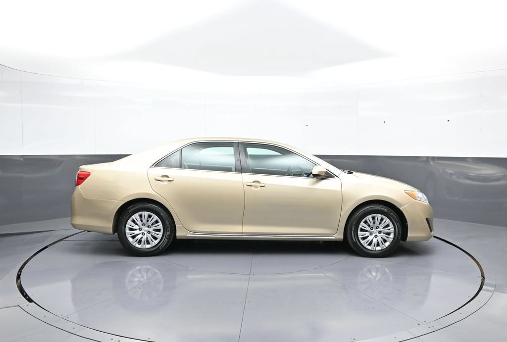 Used 2012 Toyota Camry LE FWD image 5