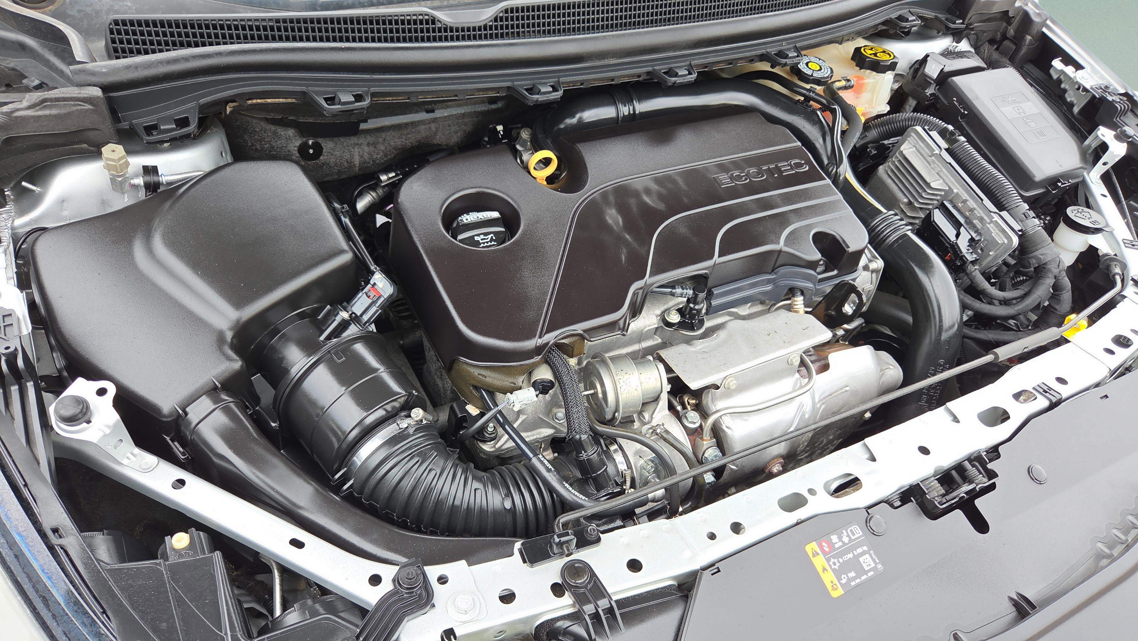 Used 2018 Chevrolet Cruze LS image 16