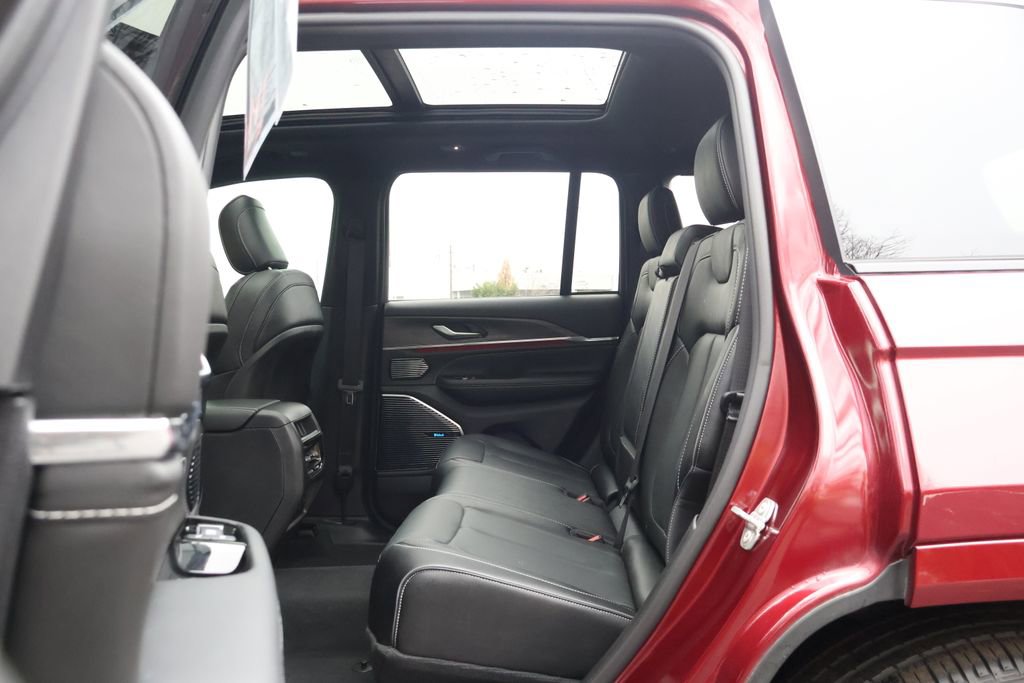 Used 2024 Jeep Grand Cherokee Overland image 43