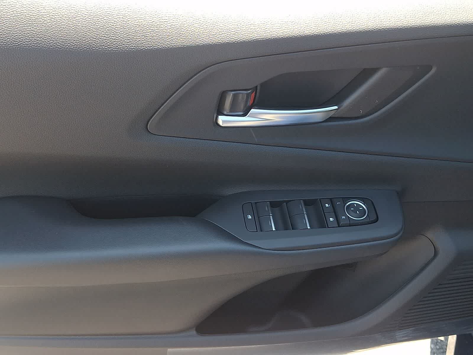 New 2026 Toyota Prius Plug-In Hybrid FWD image 9
