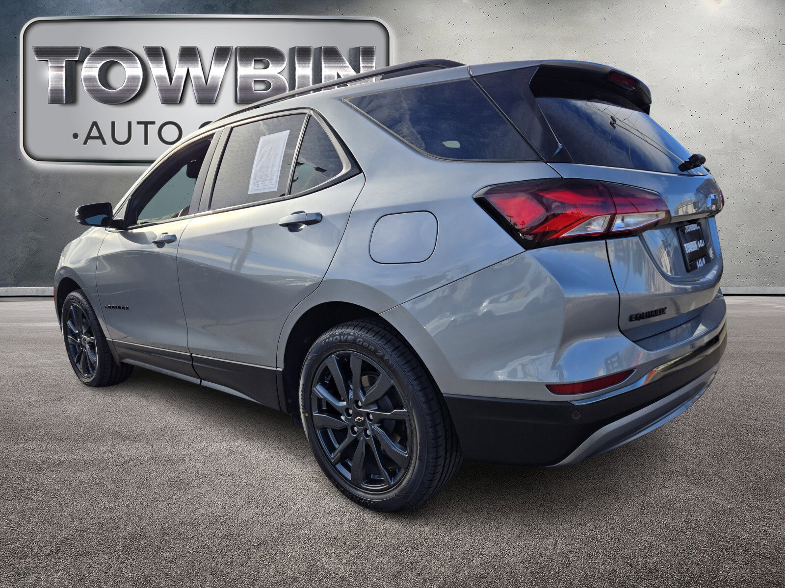 Used 2023 Chevrolet Equinox RS w/ RS Leather Package image 7