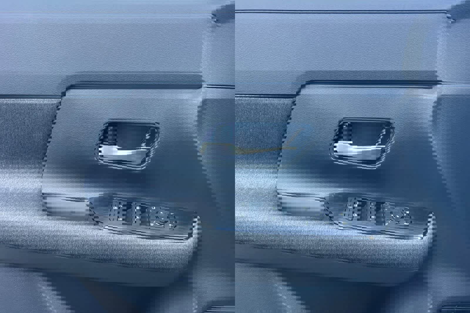 New 2026 Nissan Kicks SV image 13