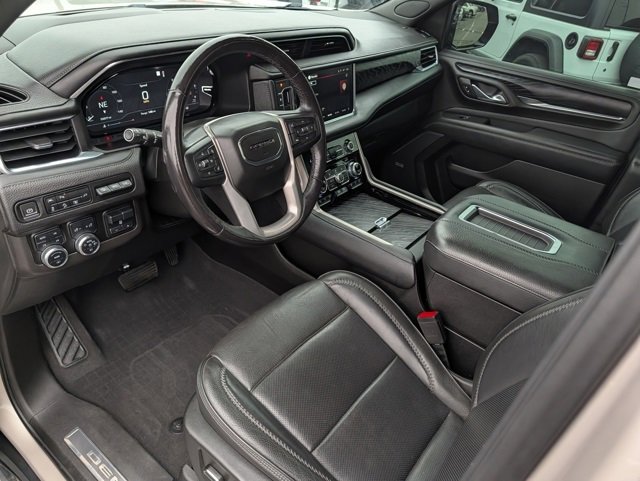 Used 2022 GMC Yukon XL Denali w/ Denali Ultimate Package image 8