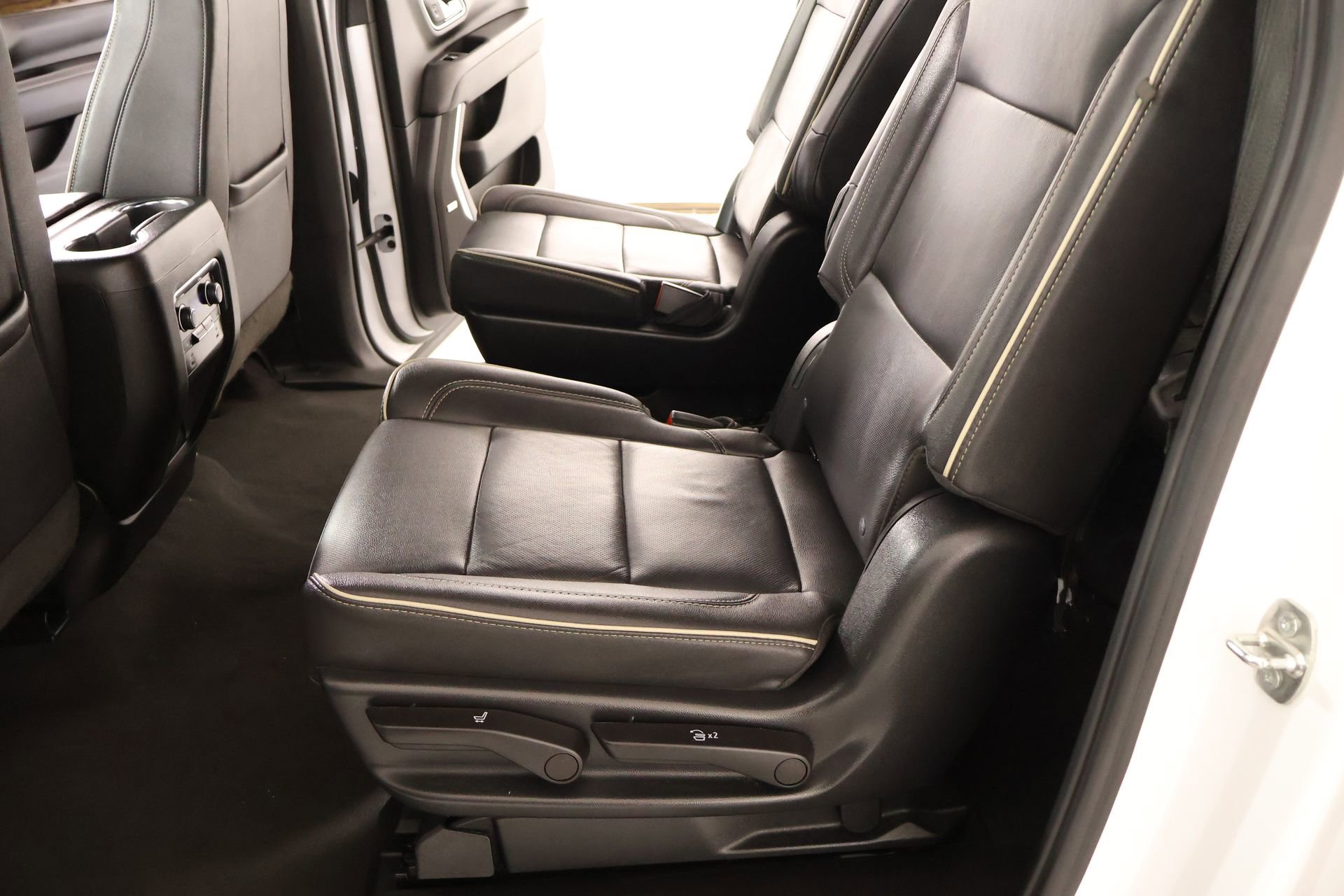 Used 2023 Chevrolet Suburban Premier RWD image 11