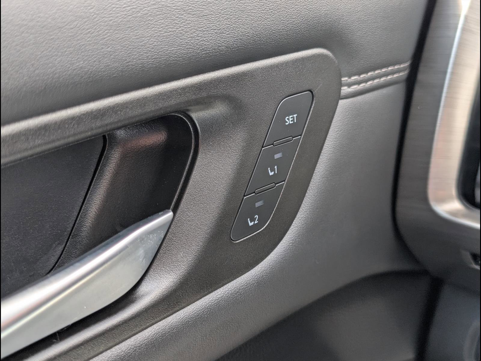 Used 2025 Nissan Pathfinder Platinum w/ Lighting Package (N92) image 18